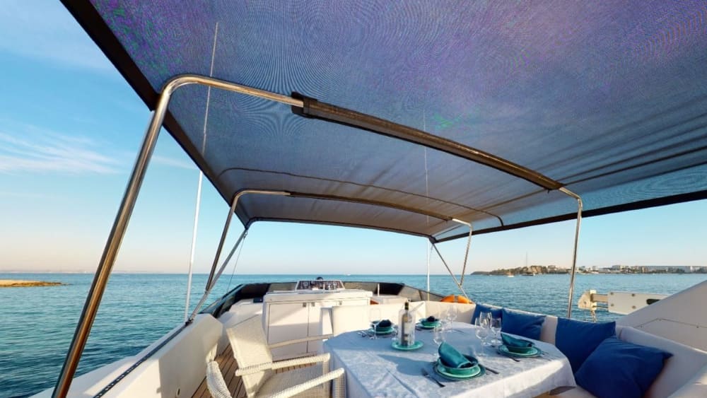 Fretamento de luxo de dia inteiro: Fuja para os tesouros escondidos da costa sul de Palma de Maiorca