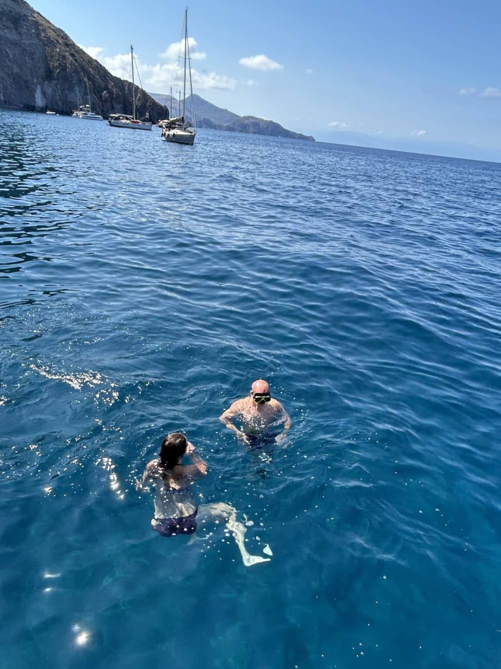 Entdecken Sie die Äolischen Inseln auf einem ganztägigen Segeltörn