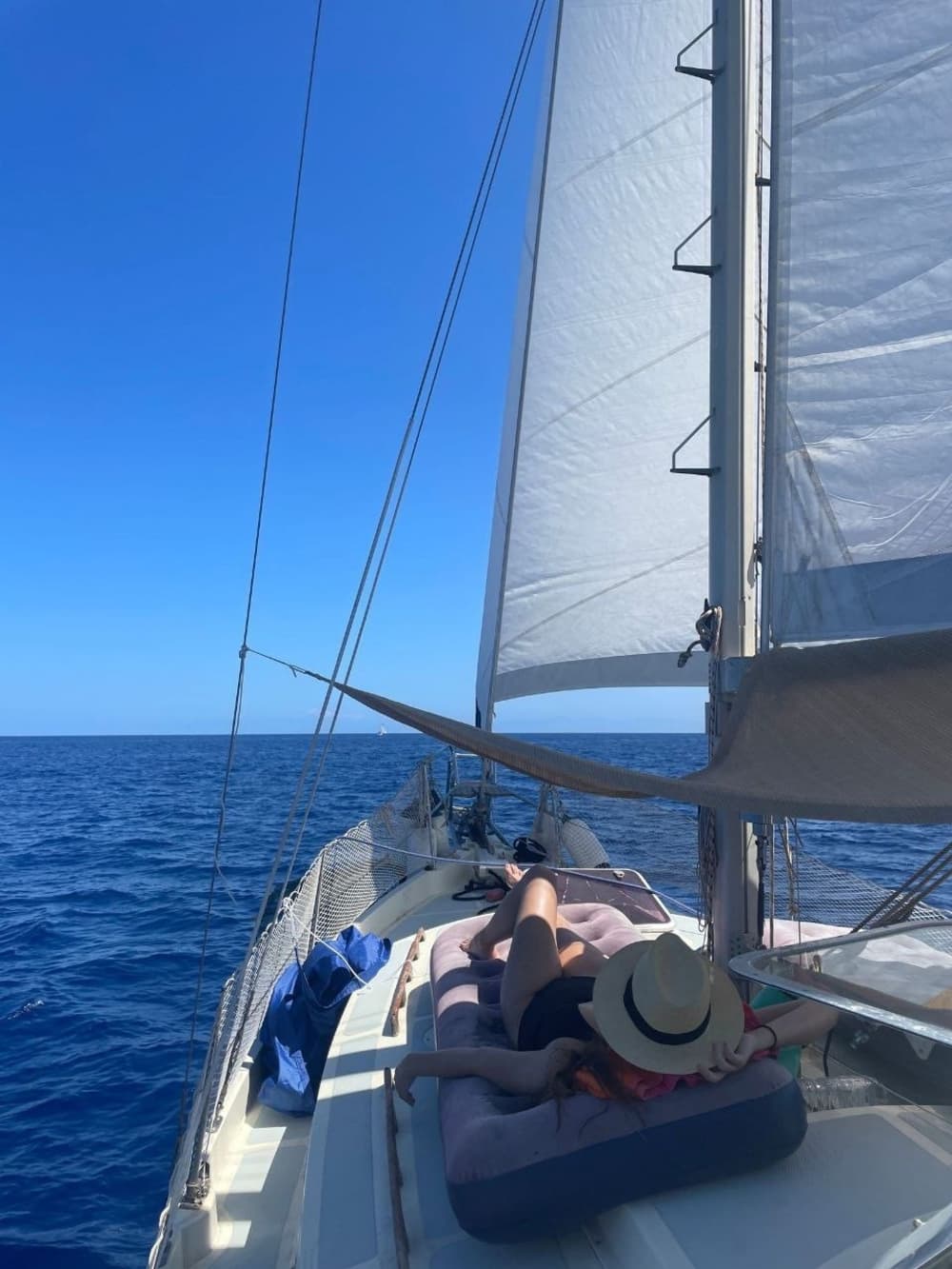 Entdecken Sie die Äolischen Inseln auf einem ganztägigen Segeltörn