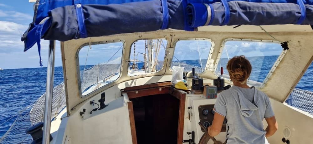 Descubre las Islas Eolias en una excursión de un día completo en velero.