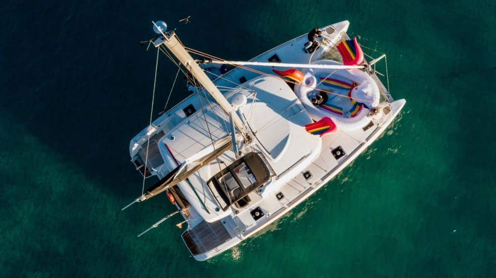 Sea Breeze Escape: Halvdagskatamarancharter i Palma de Mallorca