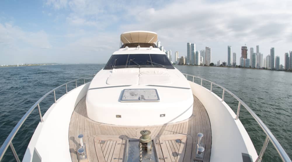 Azimut Private Yacht Experience – Party, Schnorchel & Entspannung!