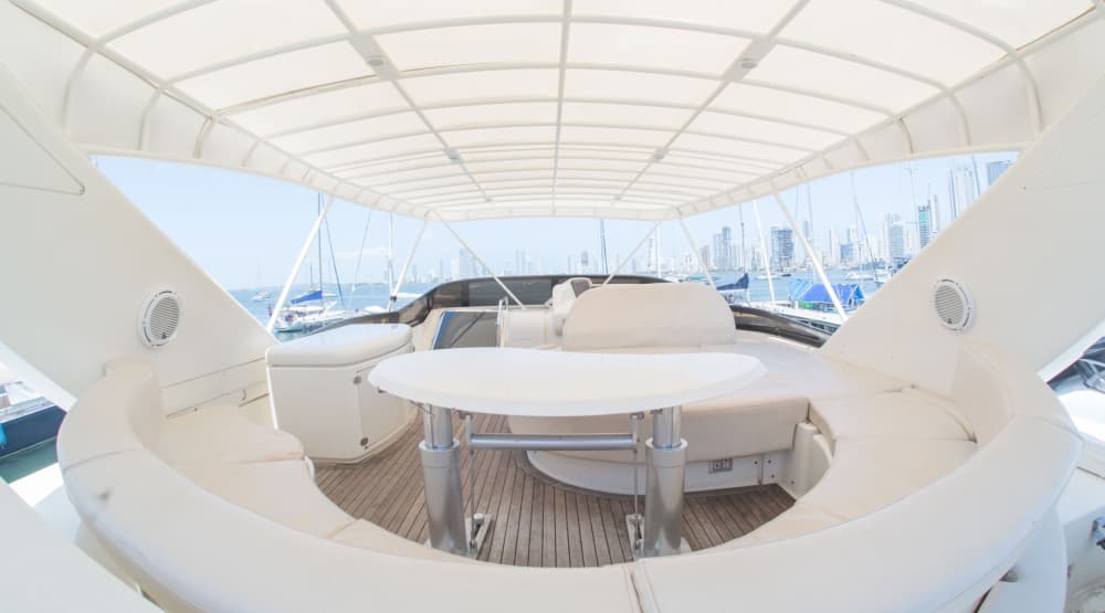 Azimut Private Yacht Experience – Party, Schnorchel & Entspannung!