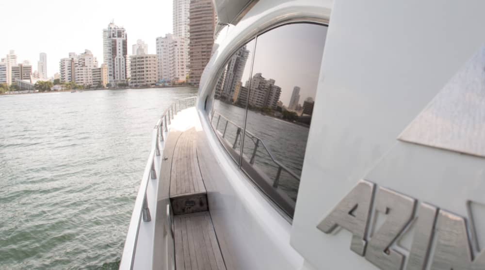 Azimut Private Yacht Experience – Party, Schnorchel & Entspannung!