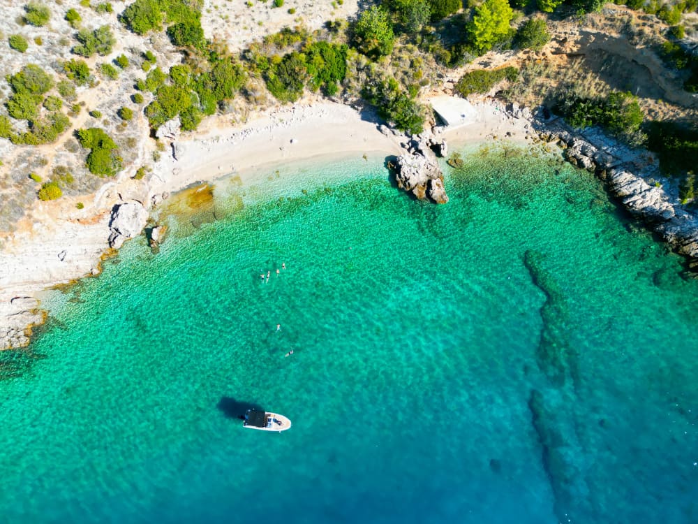 Luksusowy rejs o zachodzie słońca z opcją all-inclusive na wyspę Brač z mini jachtem Colnago