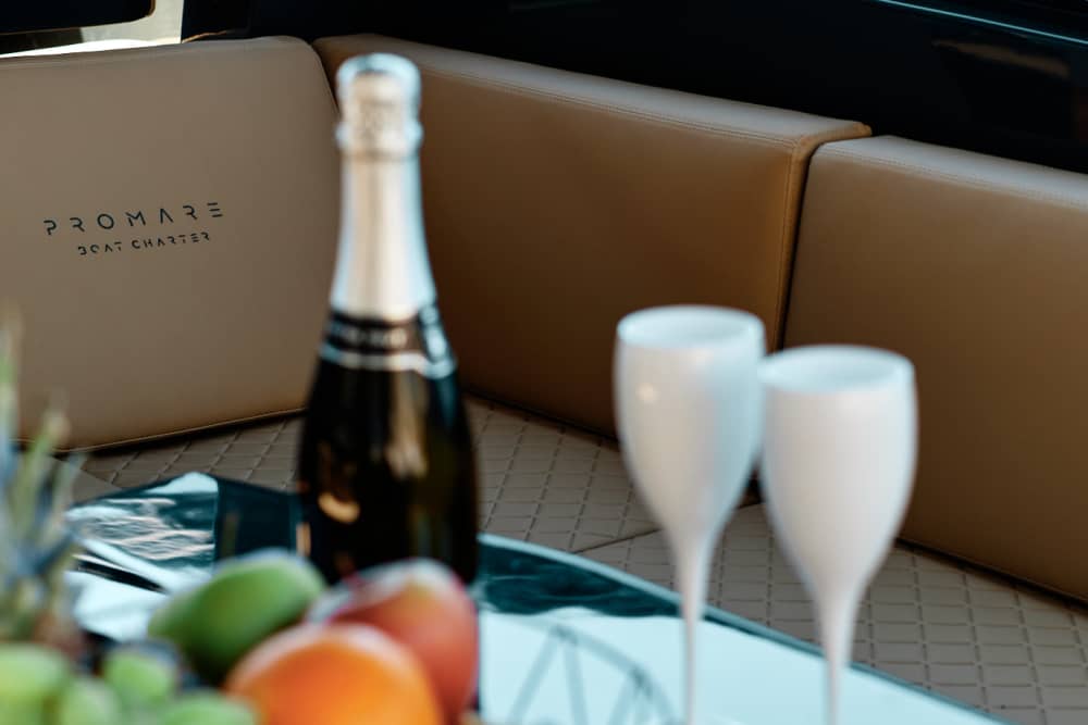 Luksusowy rejs o zachodzie słońca z opcją all-inclusive na wyspę Brač z mini jachtem Colnago