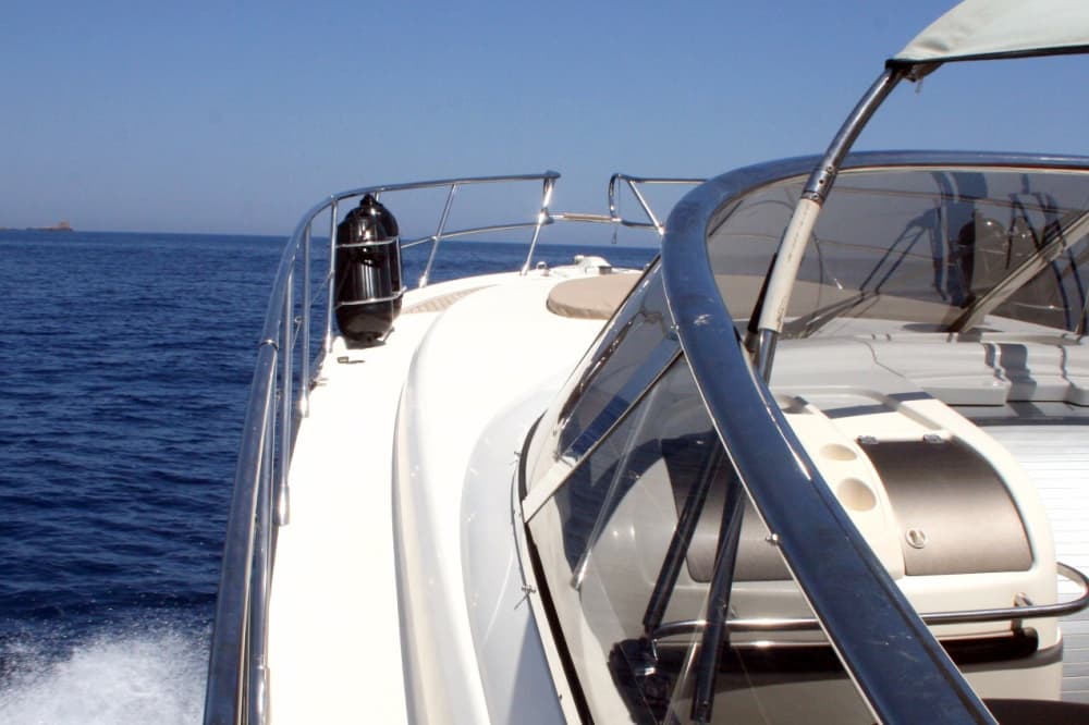 Experiencia exclusiva de 6 horas: Descubre Marbella desde el mar