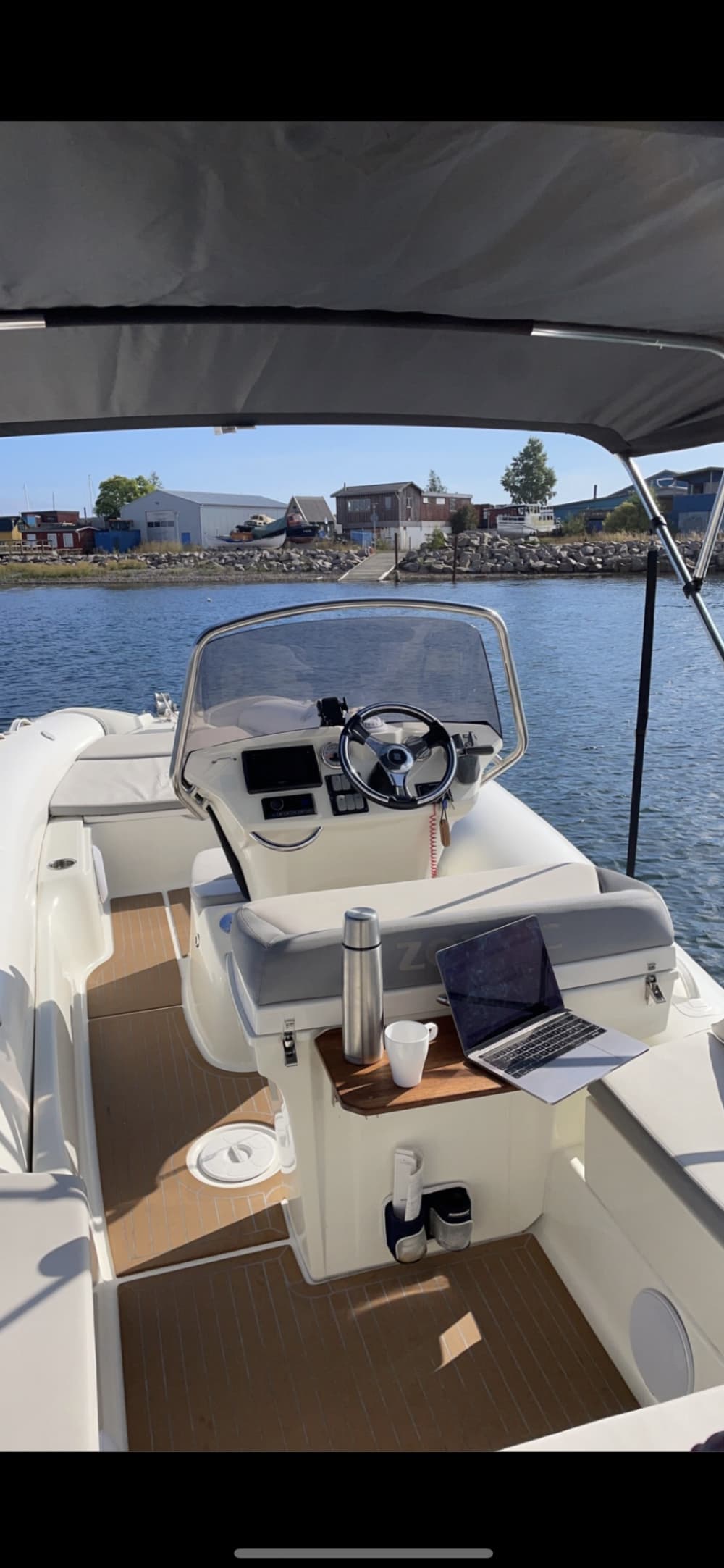 Scopri Copenaghen con un'escursione di un'intera giornata in motoscafo.