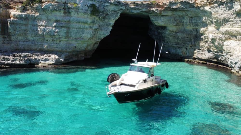 Een dag in de omgeving van Otranto: geniet van 6 uur verkenning aan boord van een motorboot.