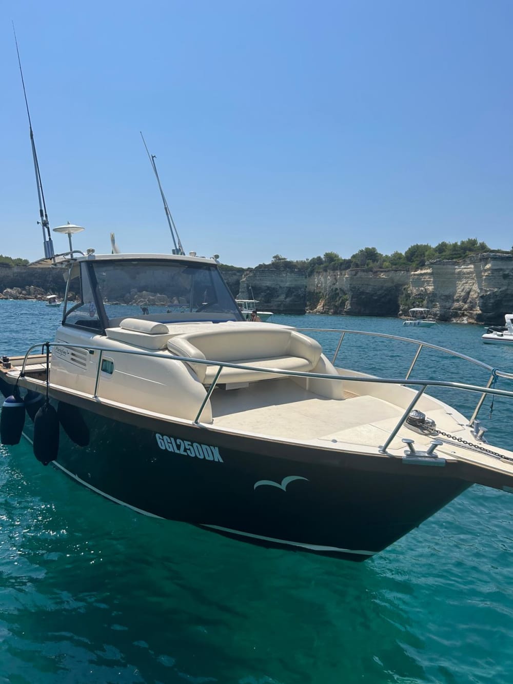 A day in the Otranto area: enjoy 6 hours of exploration aboard a motorboat.