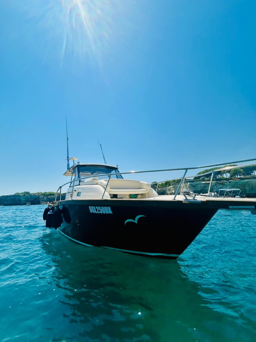 Een dag in de omgeving van Otranto: geniet van 6 uur verkenning aan boord van een motorboot.