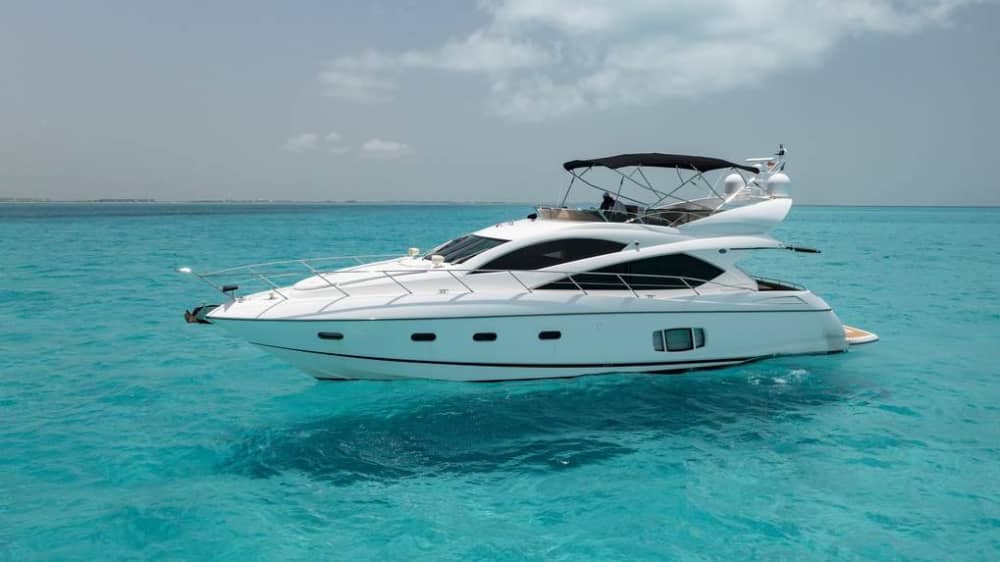 Lyxig 64ft Sunseeker Flybridge Yacht Charter Cancun