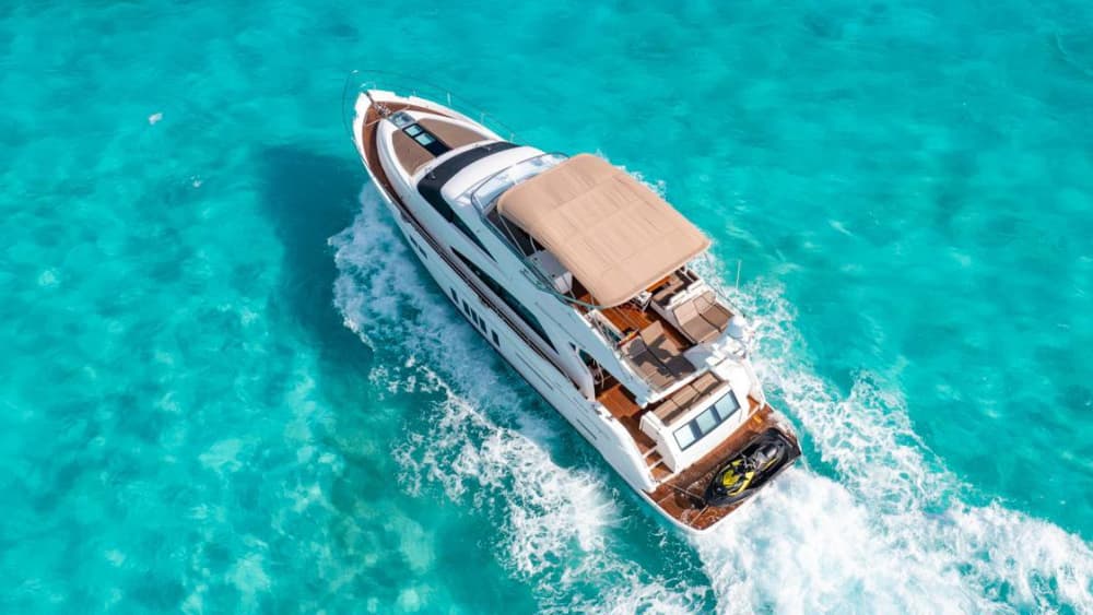 Luxe zonsondergangcruise van 70 voet van FAIRLINE naar Cancun