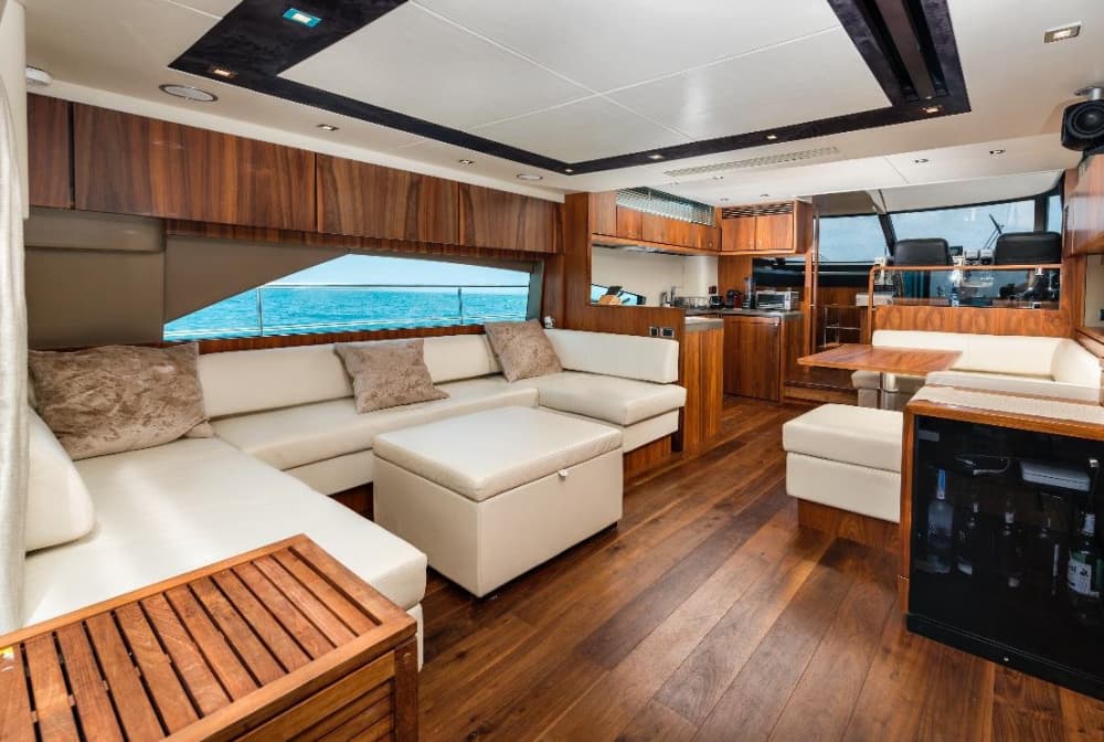 Luxe zonsondergangcruise van 70 voet van FAIRLINE naar Cancun