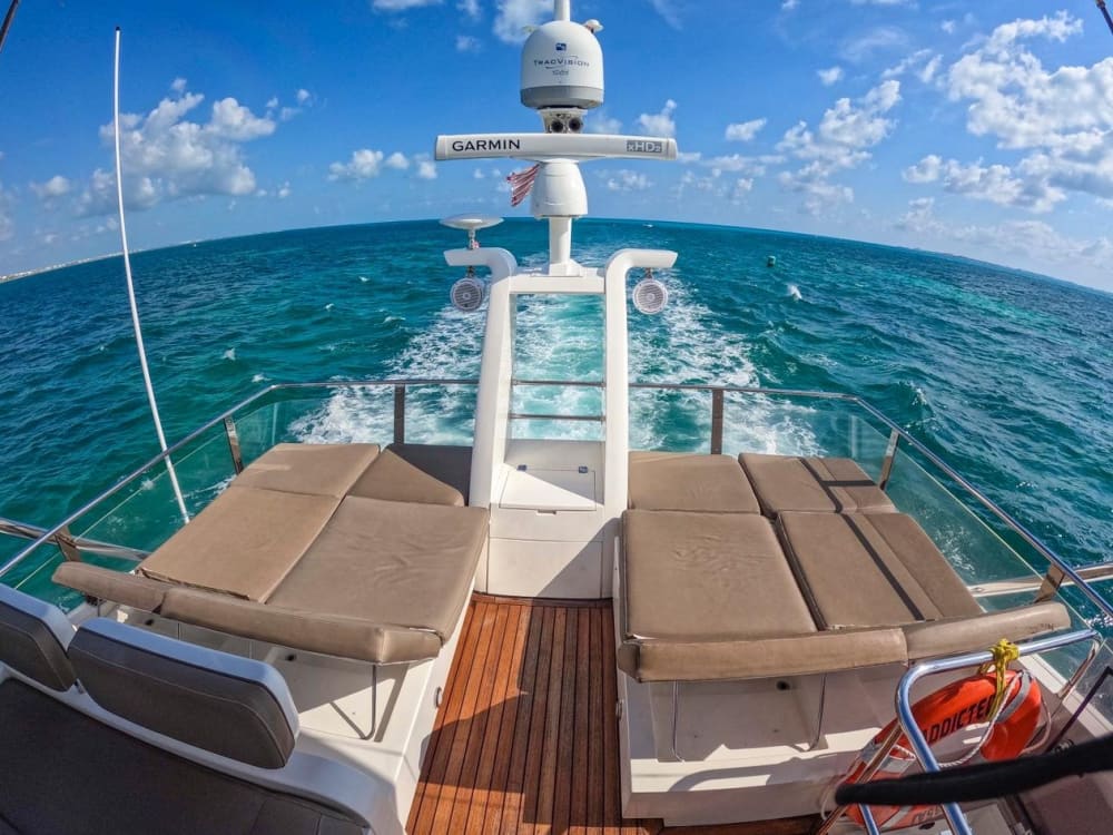 Luxe zonsondergangcruise van 70 voet van FAIRLINE naar Cancun