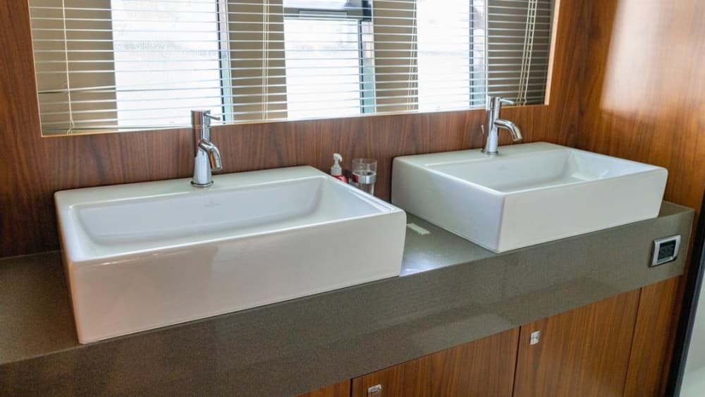 Luxe zonsondergangcruise van 70 voet van FAIRLINE naar Cancun