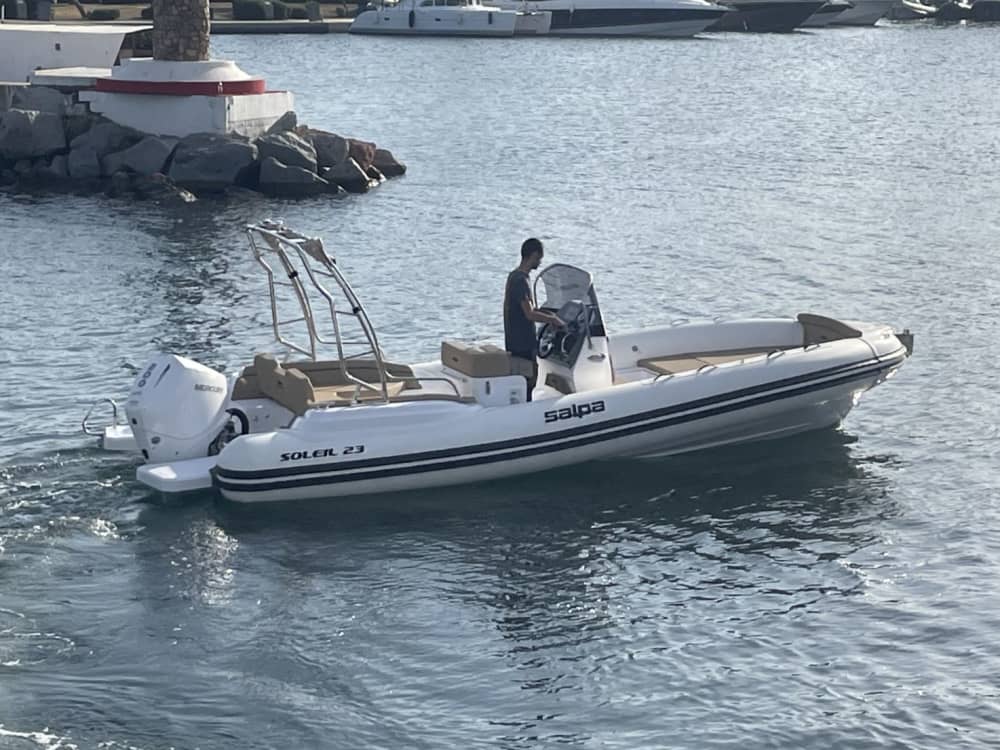 Crucero privado a las 9:00 h – Acantilados de Bonifacio e Islas Lavezzi