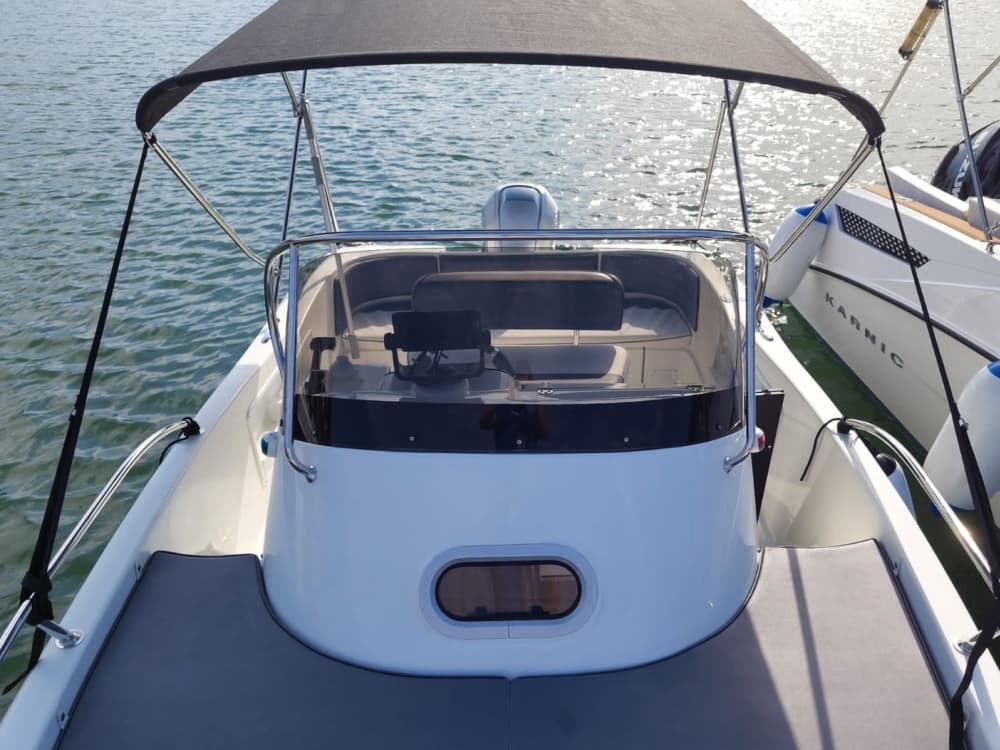 Ein Tag rund um Pula: Genießen Sie 9 Stunden Entdeckungstour mit dem Motorboot