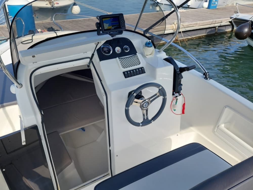 Ein Tag rund um Pula: Genießen Sie 9 Stunden Entdeckungstour mit dem Motorboot