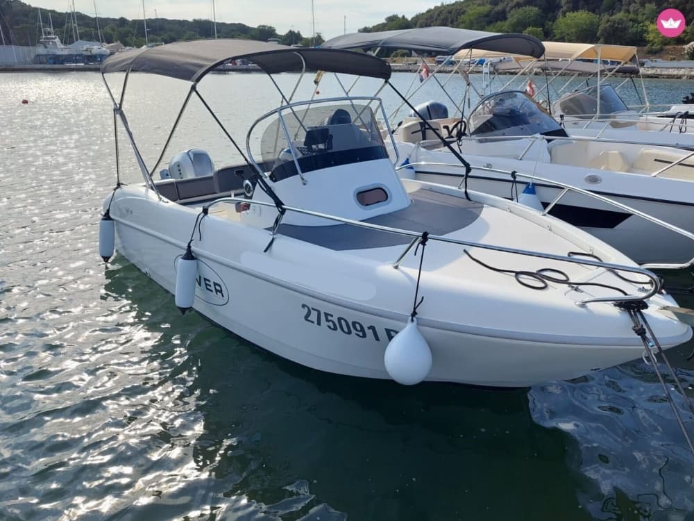 Ein Tag rund um Pula: Genießen Sie 9 Stunden Entdeckungstour mit dem Motorboot