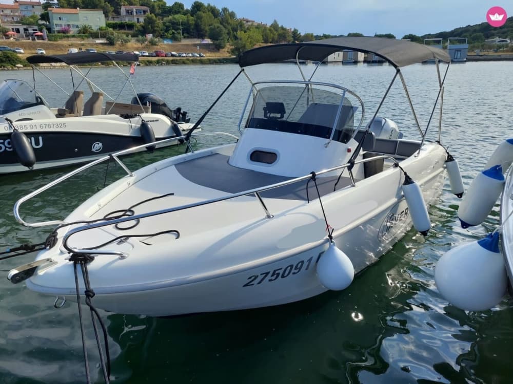 Ein Tag rund um Pula: Genießen Sie 9 Stunden Entdeckungstour mit dem Motorboot