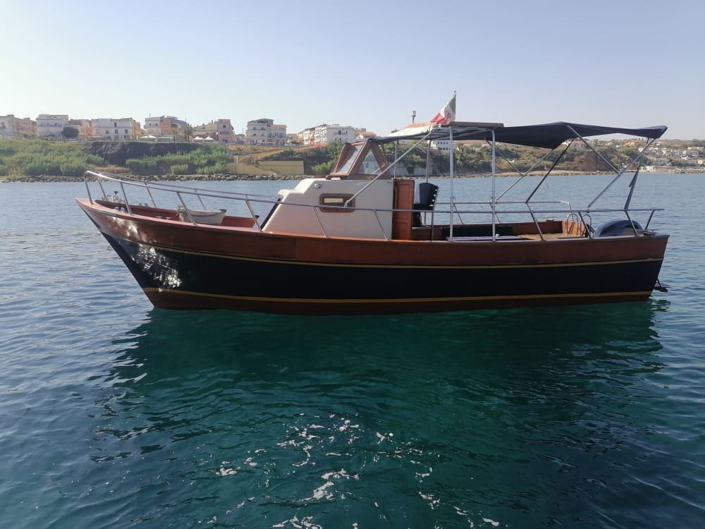 Excursión privada en barco alrededor de Trappeto a motor.