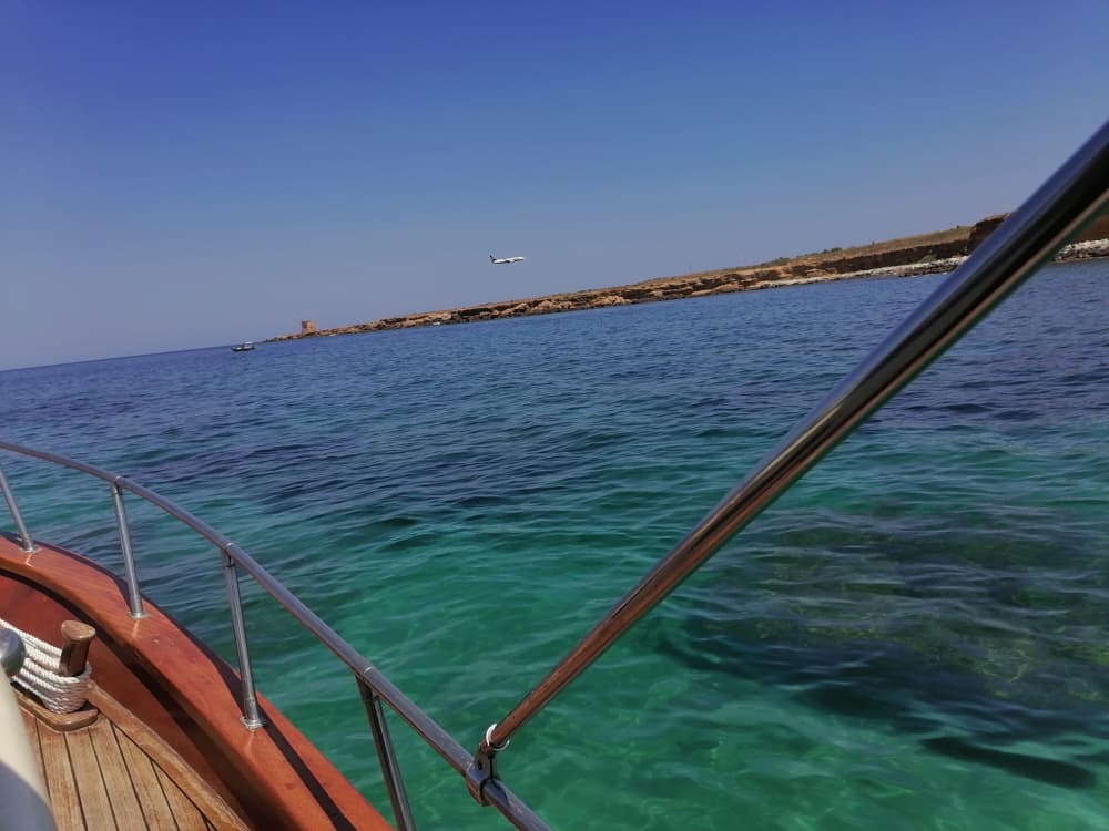 Excursión privada en barco alrededor de Trappeto a motor.
