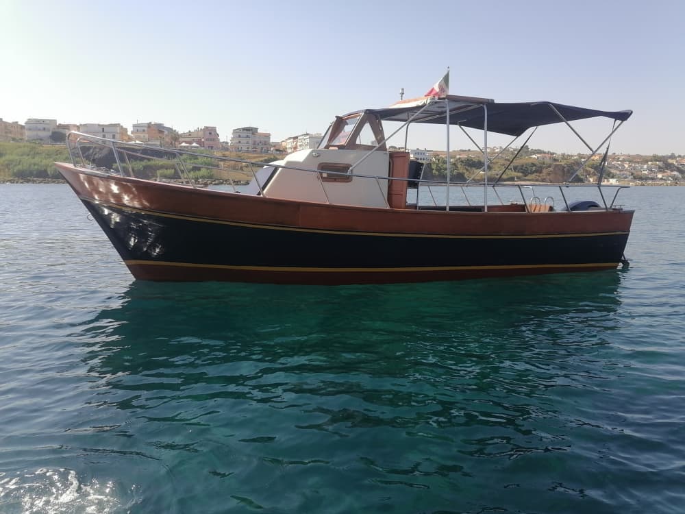 Excursión privada en barco alrededor de Trappeto a motor.