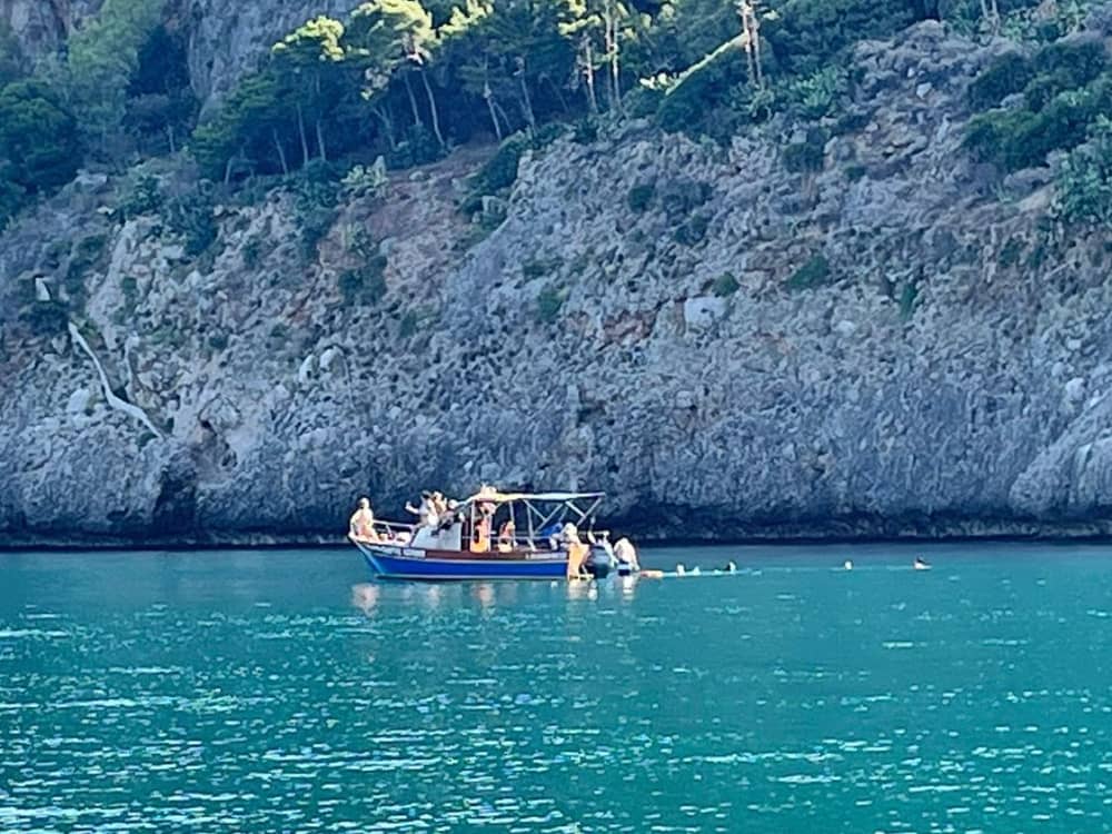 Excursión privada en barco alrededor de Trappeto a motor.