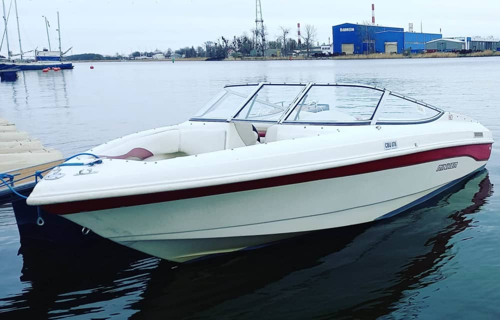 Mieten Sie ein Motorboot für 3,5 Stunden Spaß