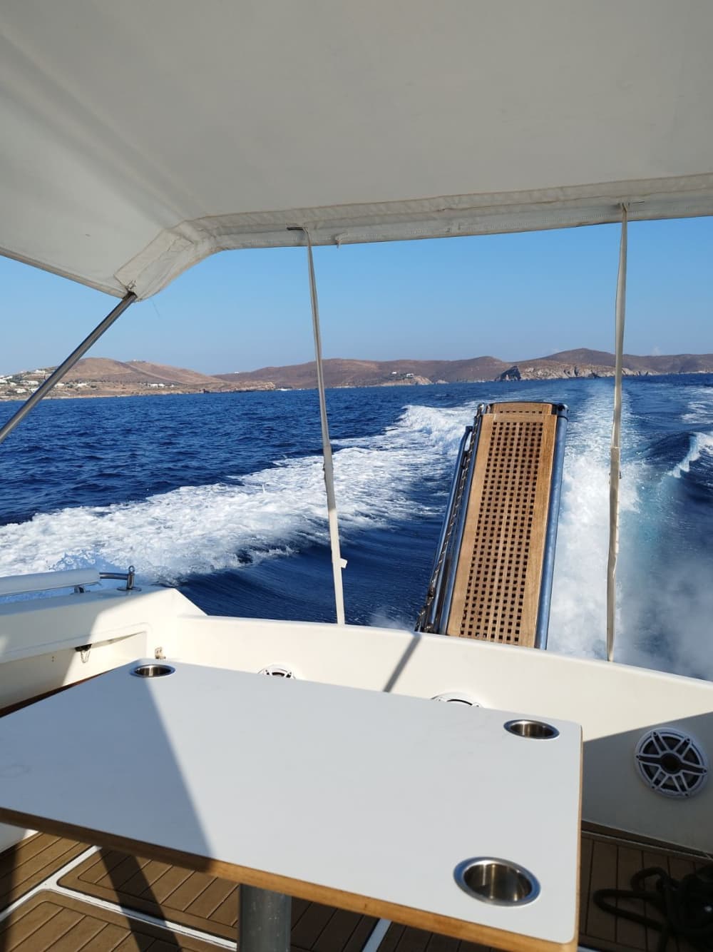 Profitez de chaque instant : une journée ensoleillée autour de Salamine en bateau à moteur