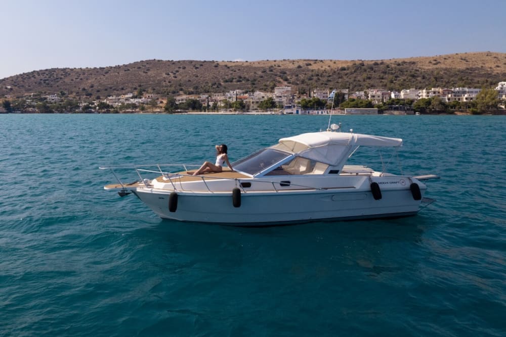 Profitez de chaque instant : une journée ensoleillée autour de Salamine en bateau à moteur