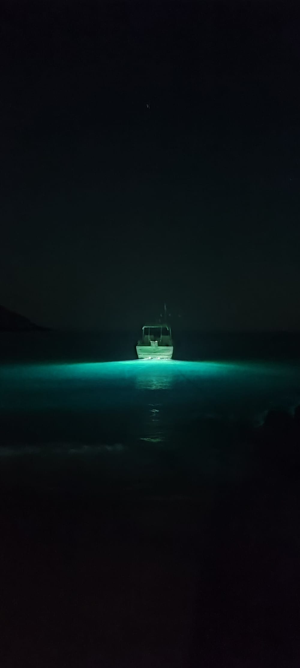 Profitez de chaque instant : une journée ensoleillée autour de Salamine en bateau à moteur