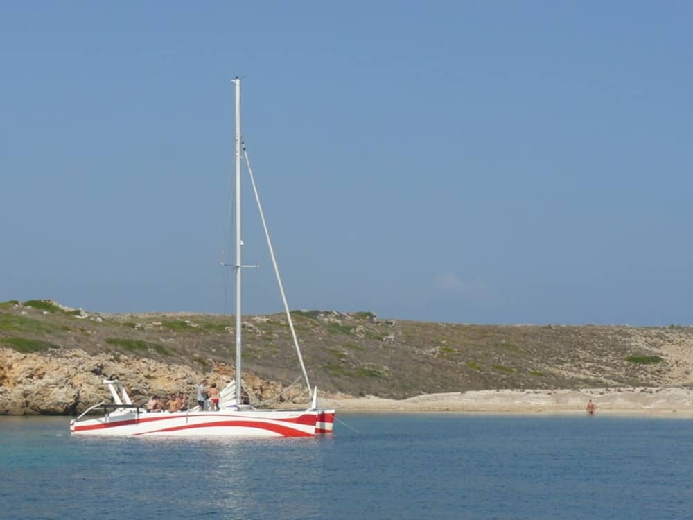 Ontdek Fornells, Menorca op een catamaran voor een volledige dag