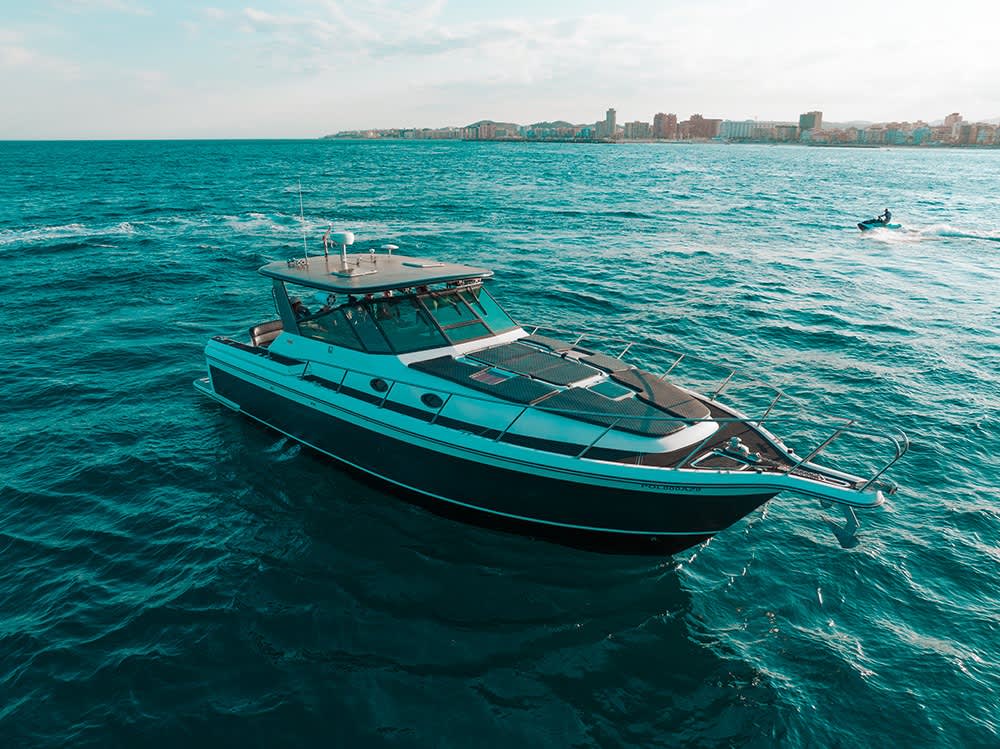 Explore Fuengirola em meio dia: Alugue uma lancha por 4 horas.