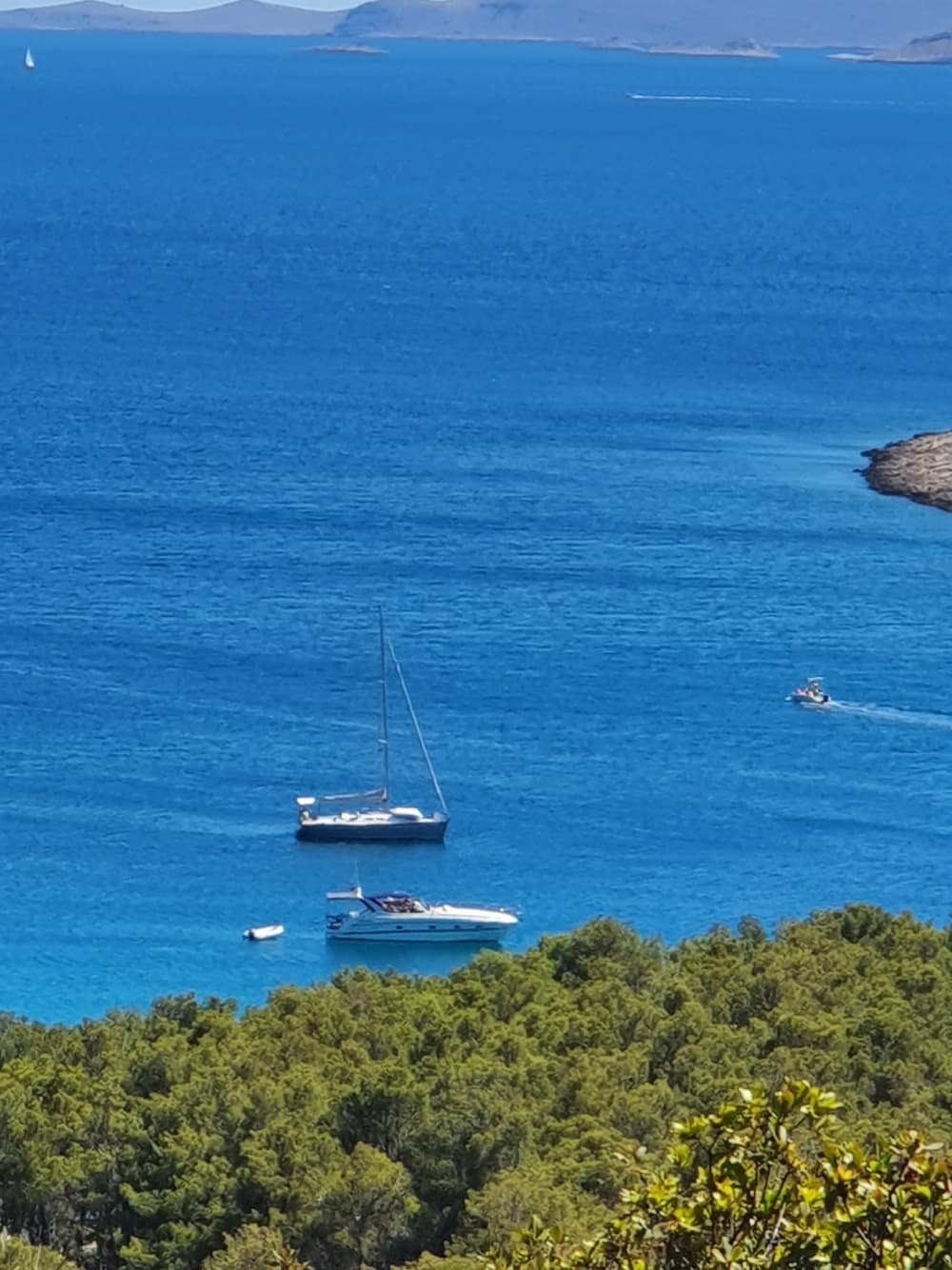 Enjoy a day at sea in Šibenik on a sailboat