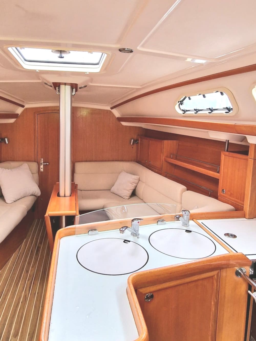 Enjoy a day at sea in Šibenik on a sailboat