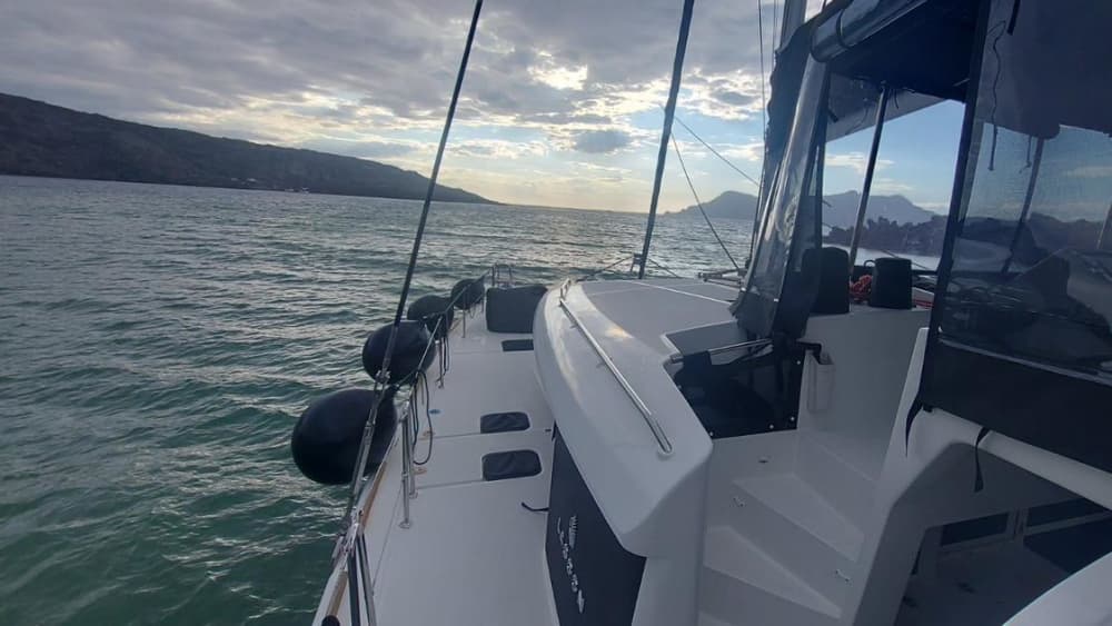 Full-Day Catamaran Cruise in Santorini – Explore, Swim & Dine aboard Lagoon 450F