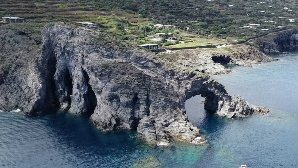 Un día en Pantelleria en una lancha motora