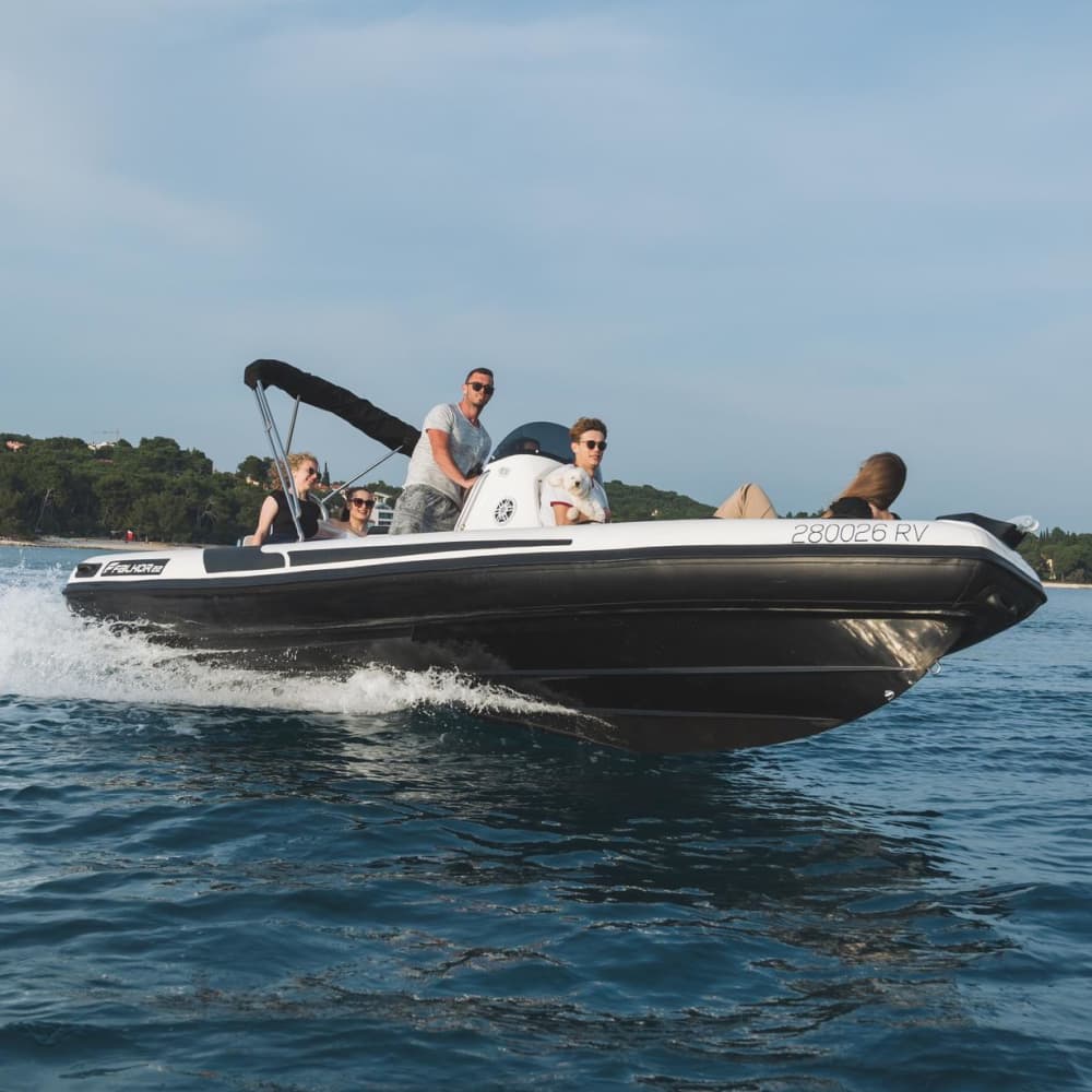 Njut av solen på en 8 timmar lång båttur i Rovinj