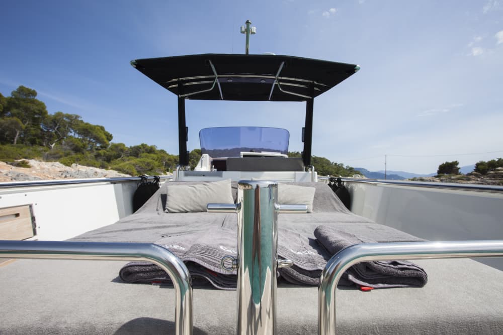 One day around Porto Cheli: Enjoy 8h of discovery on a motorboat