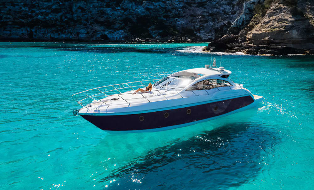 Una excursión de un día excepcional entre Cannes, Cap d'Antibes y las islas Lérins a bordo del Sessa C48