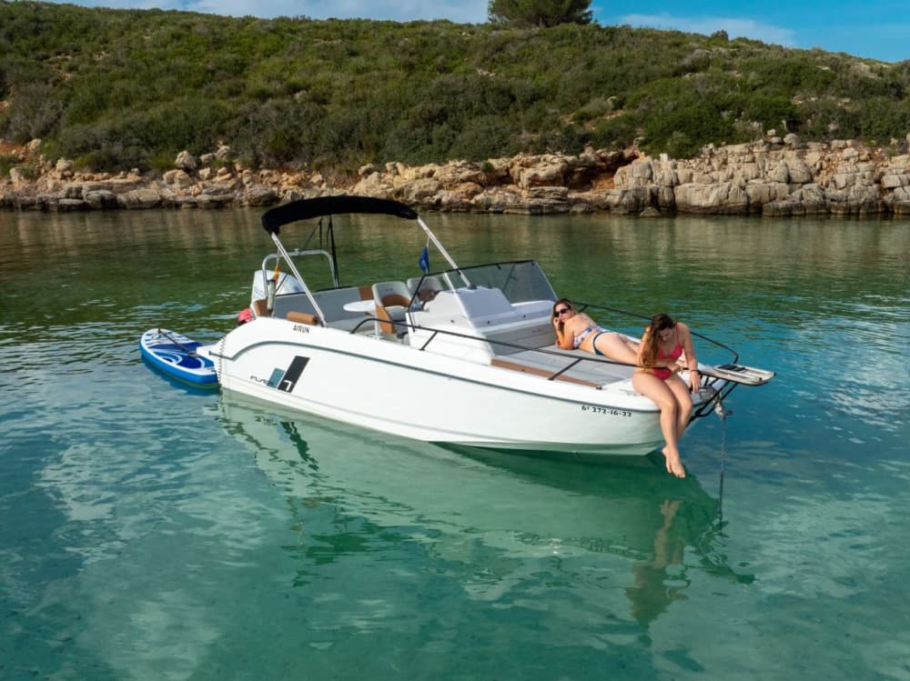 Menorca heldags lyxkryssning med bad och avkoppling