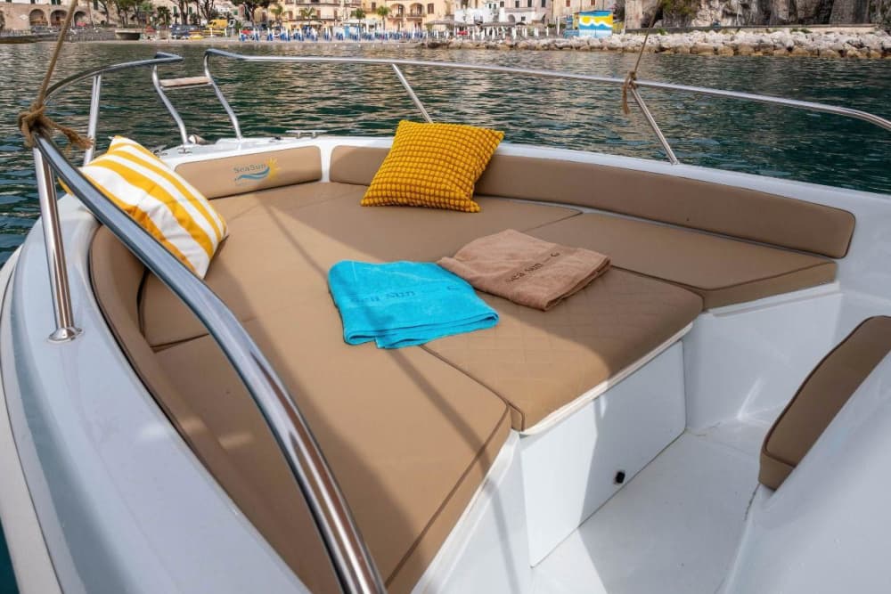 Passeio de barco privado: Descubra Capri e Nerano