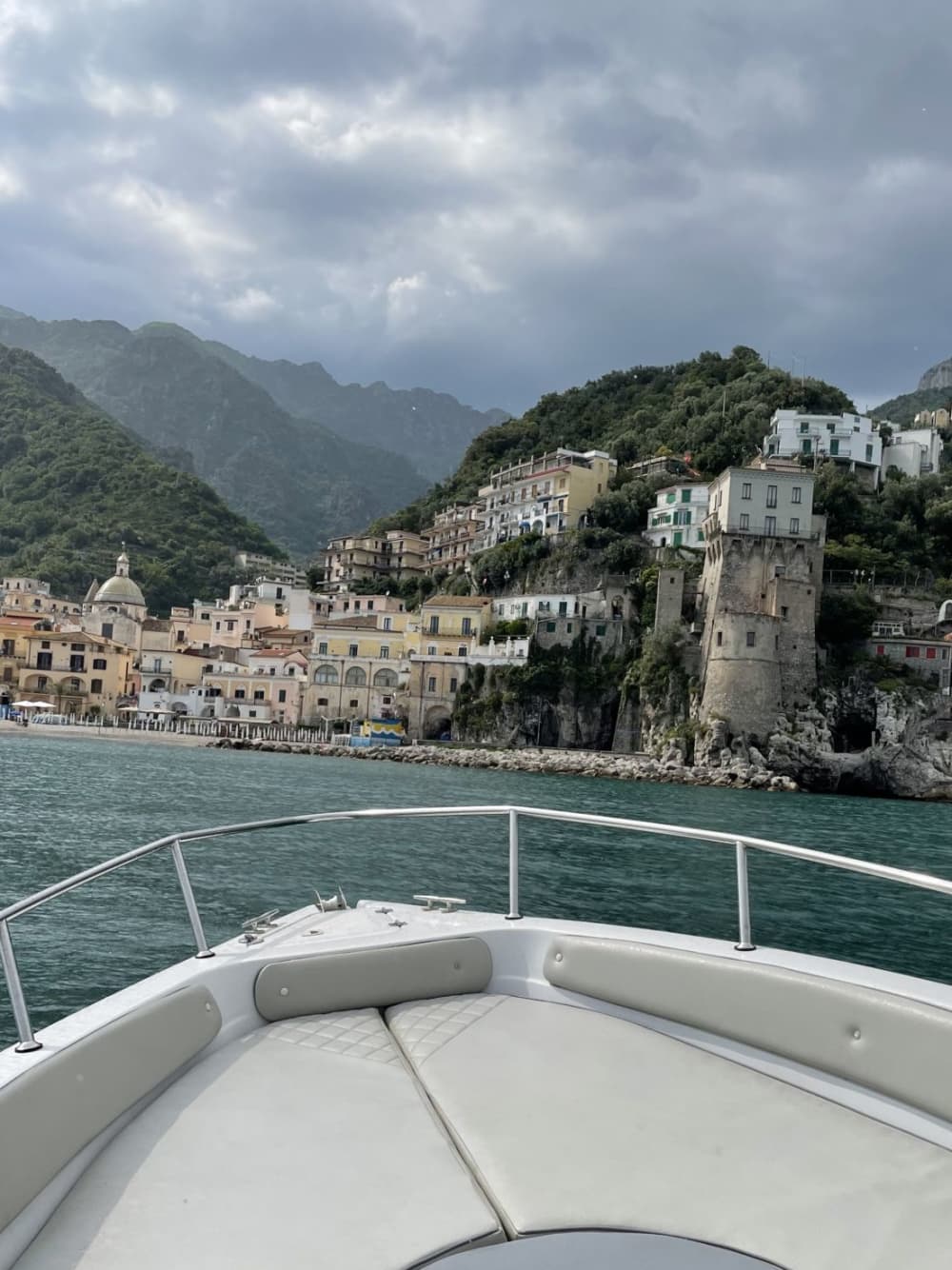 Passeio de barco privado: Descubra Capri e Nerano