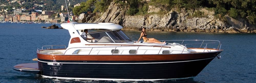 Privat båttur runt Massa Lubrense på motorbåt