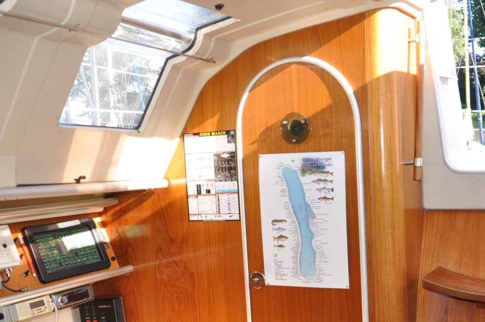 Sfrutta al massimo ogni momento: una giornata intera di sole intorno ad Aix-les-Bains su una barca a vela.