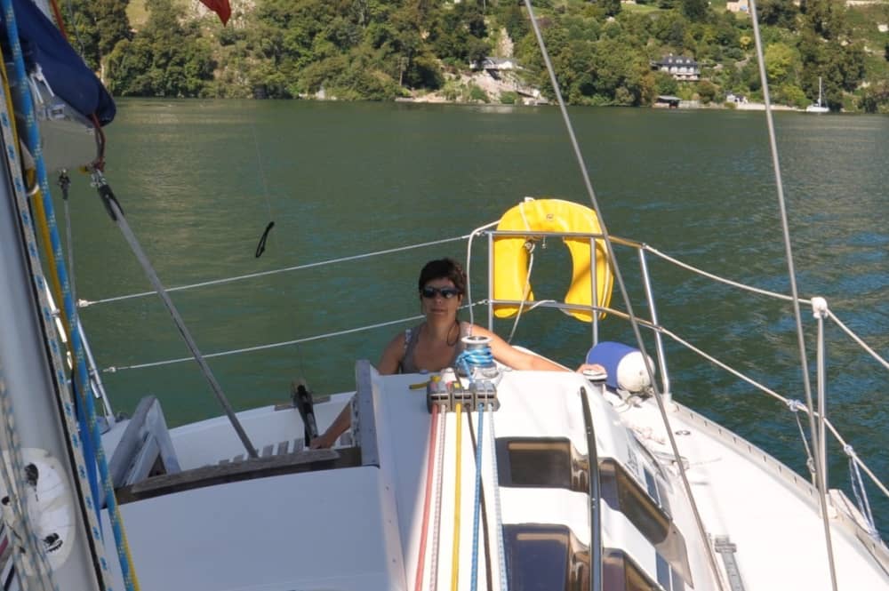 Sfrutta al massimo ogni momento: una giornata intera di sole intorno ad Aix-les-Bains su una barca a vela.