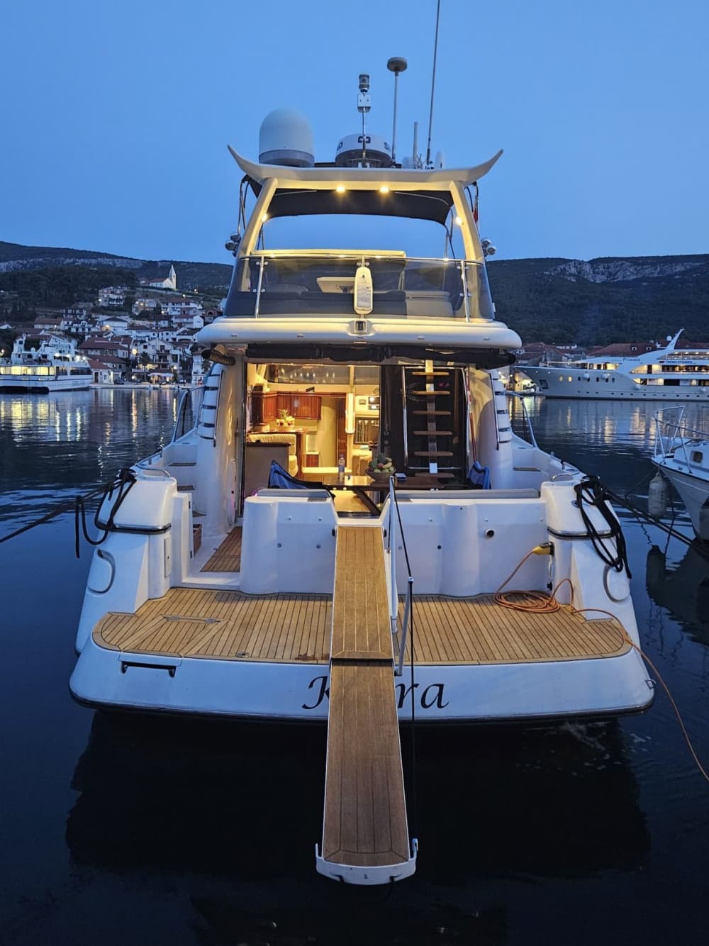 Индивидуальная лодочная экскурсия: путешествие по островам и укромным бухтам Далмации.