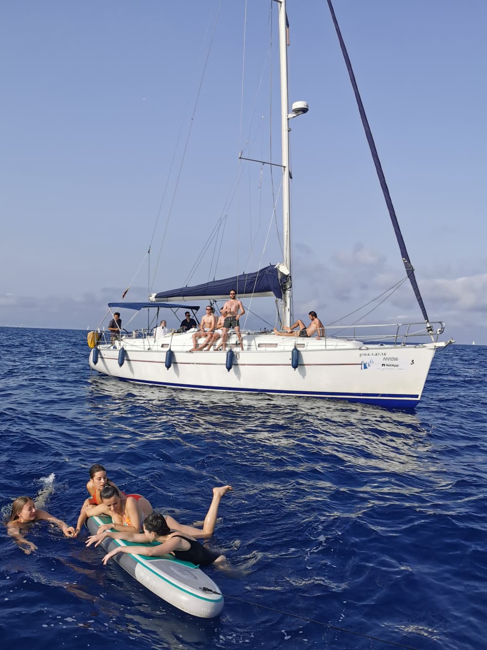 3h Sailing Adventure with Aperitif & Music - Barcelona